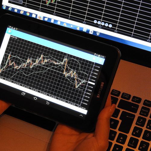 Skalpowanie – jedna z popularnych strategii stosowanych przez inwestorów na rynku forex